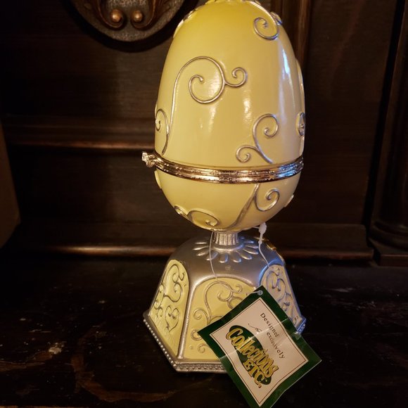 Porcellan Egg Anniversary Music Box - Picture 4 of 6